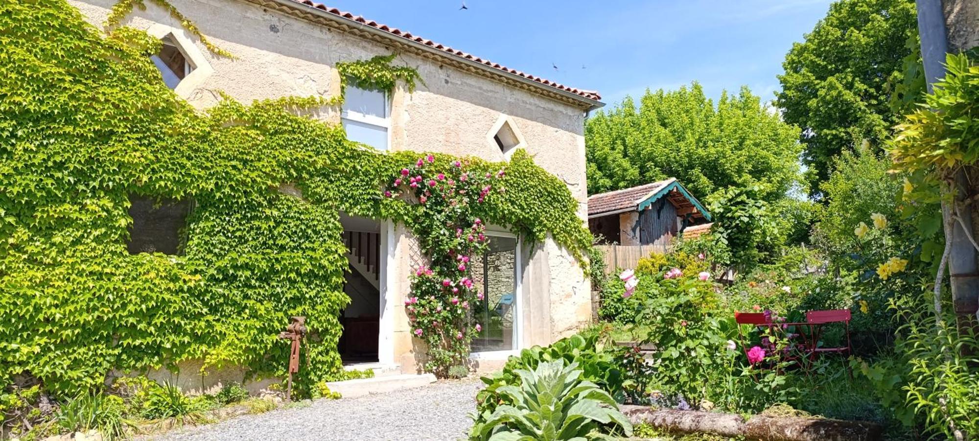 Maison Irondas Saint-Pierre-d'Aurillac Exterior foto