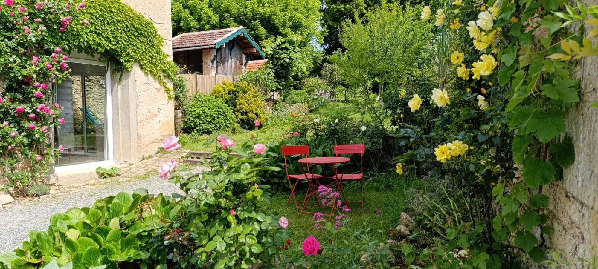 Maison Irondas Saint-Pierre-d'Aurillac Exterior foto