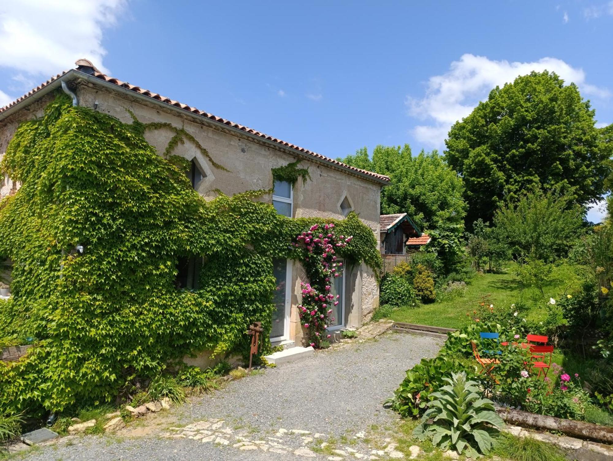 Maison Irondas Saint-Pierre-d'Aurillac Exterior foto